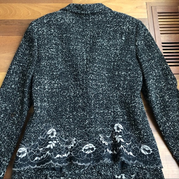 Beautiful DKNY lace skirt suit 8/10 - Picture 4 of 14